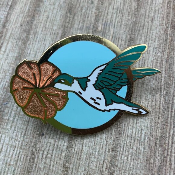 Cloisonne Vintage Enamel Blue Flower Hummingbird Gold Tone Pin - Picture 1 of 5